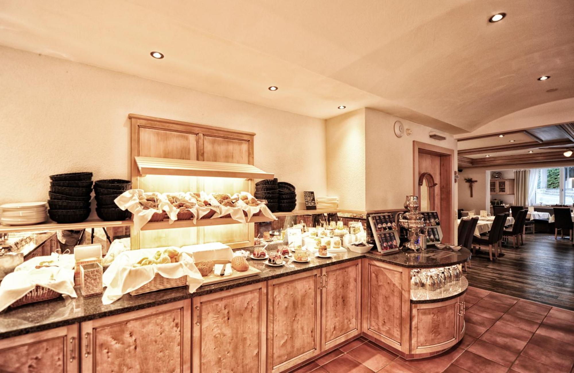 Hotel Arnika Ischgl Ngoại thất bức ảnh